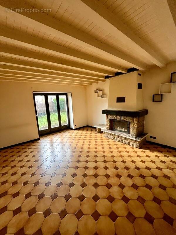 Maison à SAINT-MARTIN-DU-FRENE