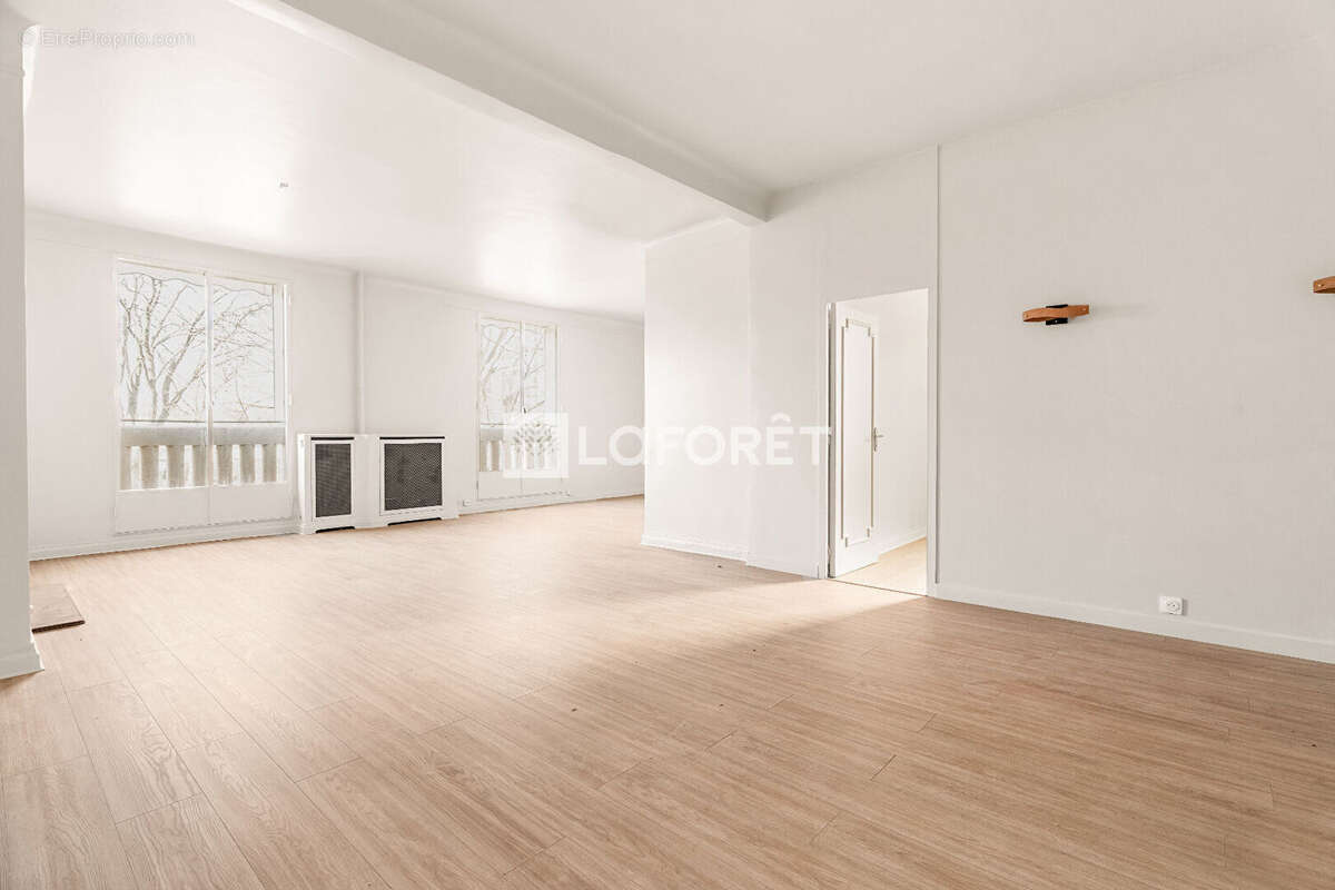 Appartement à PARIS-16E