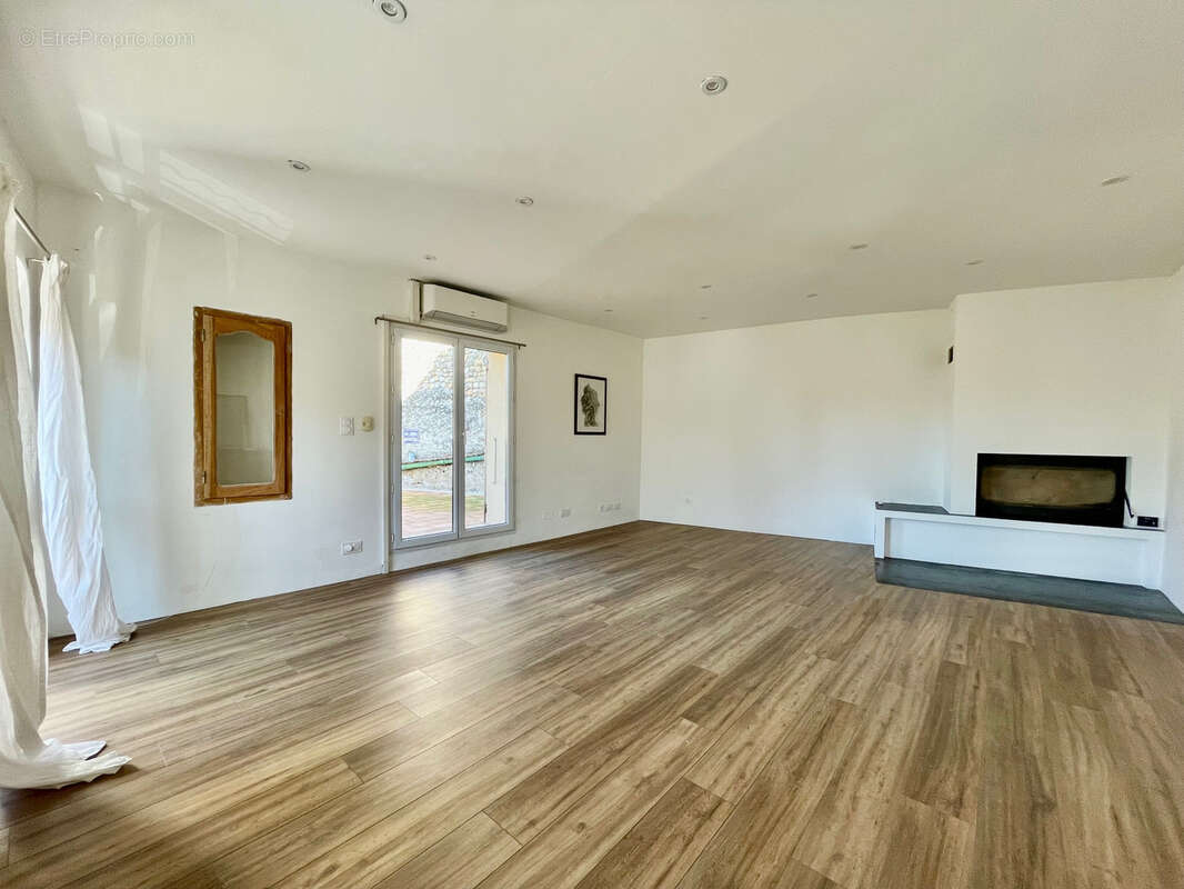 10 mn de vaison - maison de village avec terrasse et garage - photo 2
