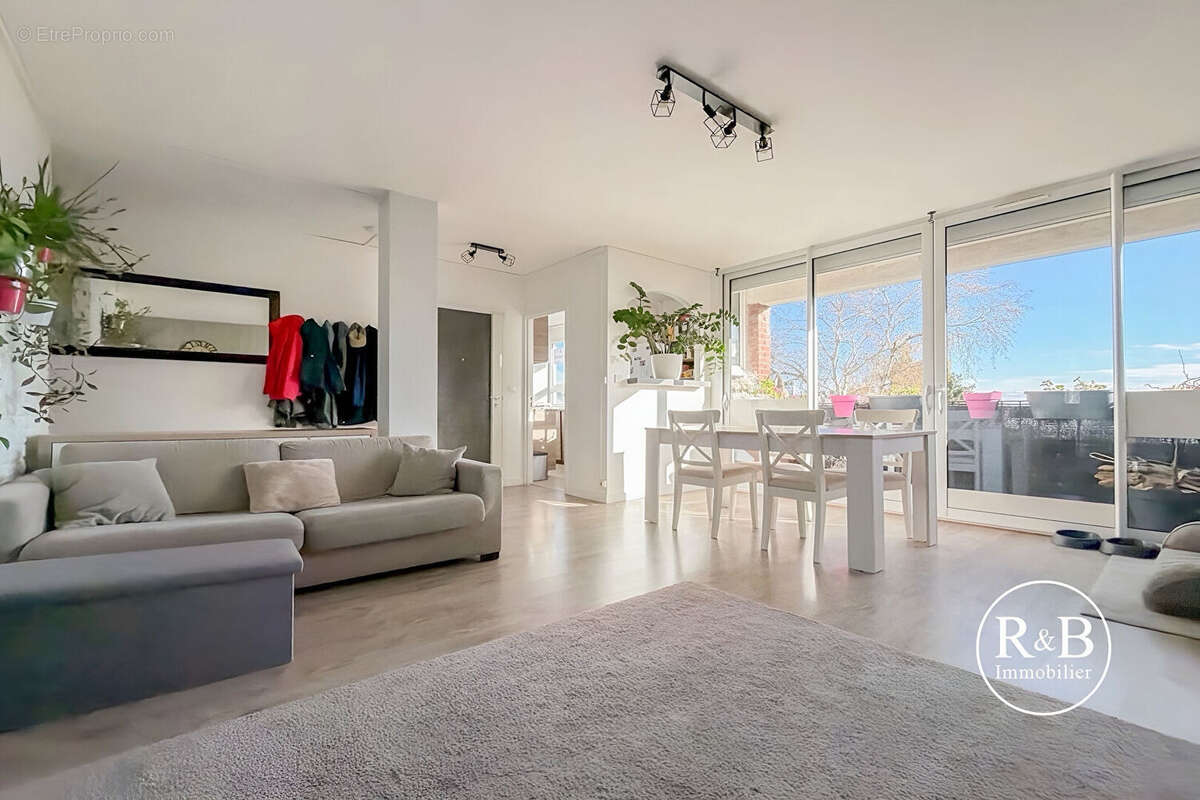 Appartement à LES CLAYES-SOUS-BOIS