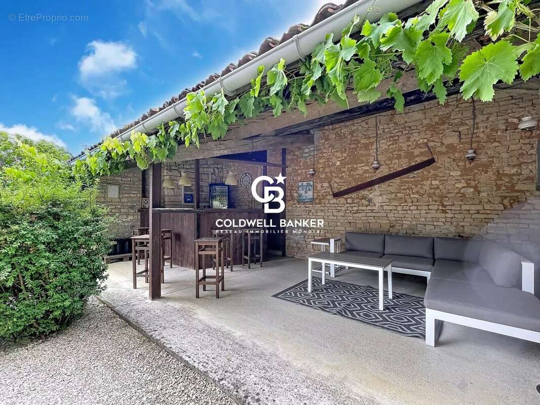 Maison familiale de belles prestations avec jardin et piscine à Aumagne - photo 8