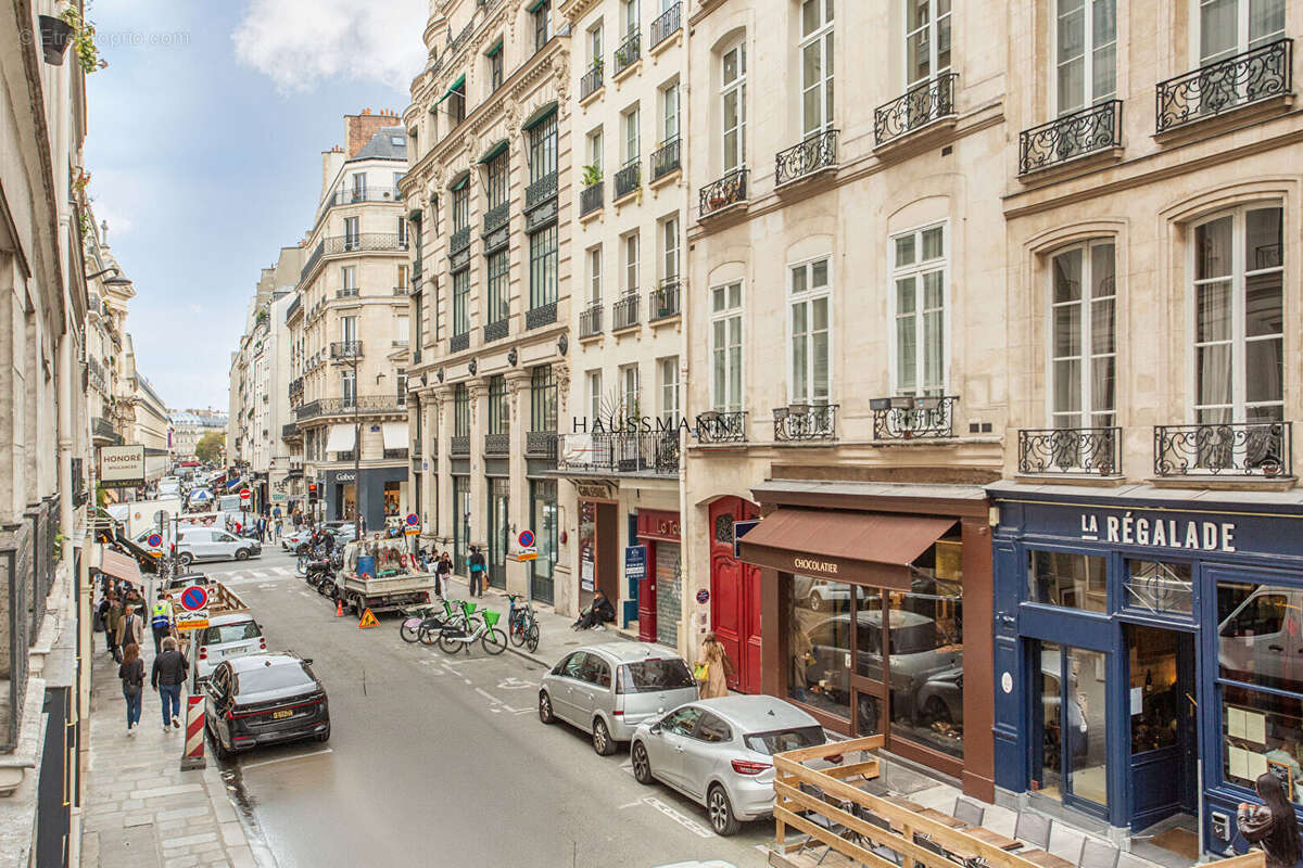 Appartement à PARIS-1E