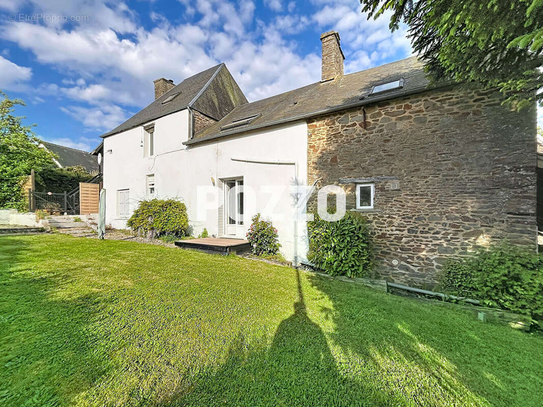 Maison à SAINT-AUBIN-DE-TERREGATTE