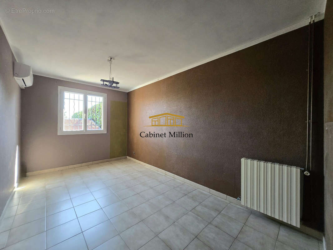 Maison à VIC-LA-GARDIOLE