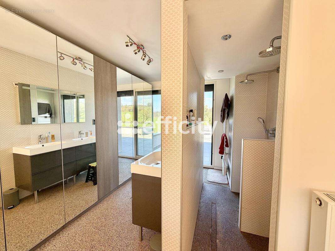 Maison à LA FOUILLOUSE