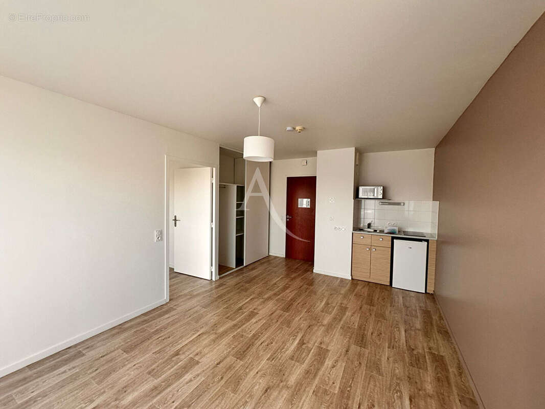 Appartement à AVRILLE