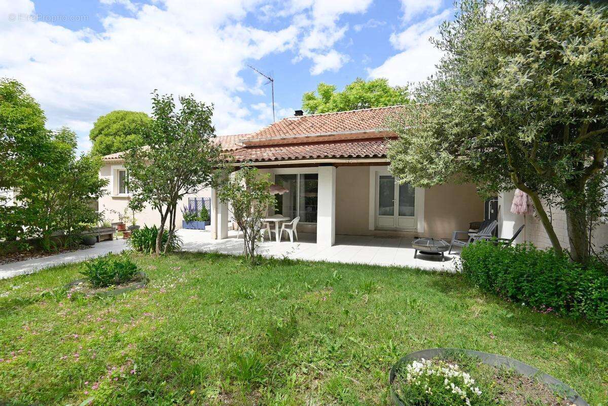 Maison à SAINT-HILAIRE-DE-BRETHMAS