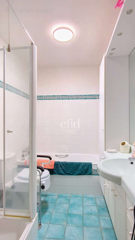 Appartement à NEUILLY-SUR-SEINE