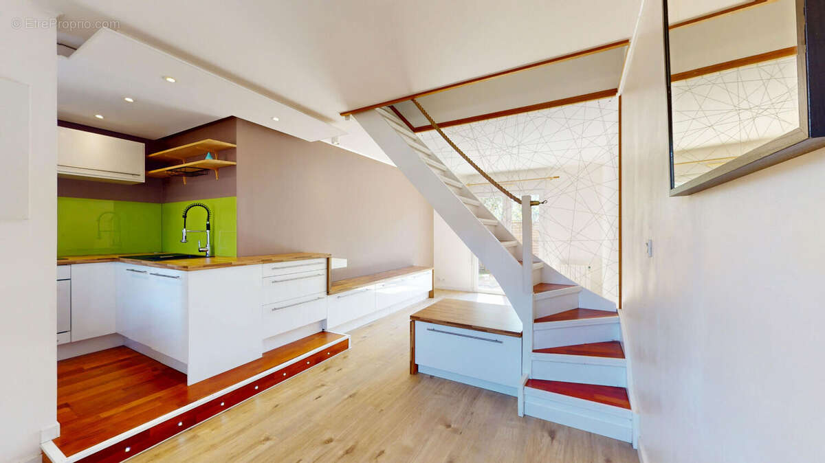 Maison T2 bis rénovée avec goût, jardinet, garage et buanderie - photo 9