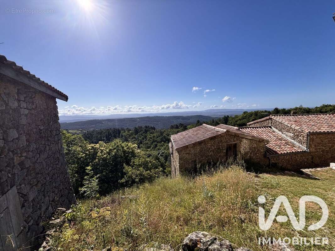 Maison 60 m² à Chazeaux  - photo 7