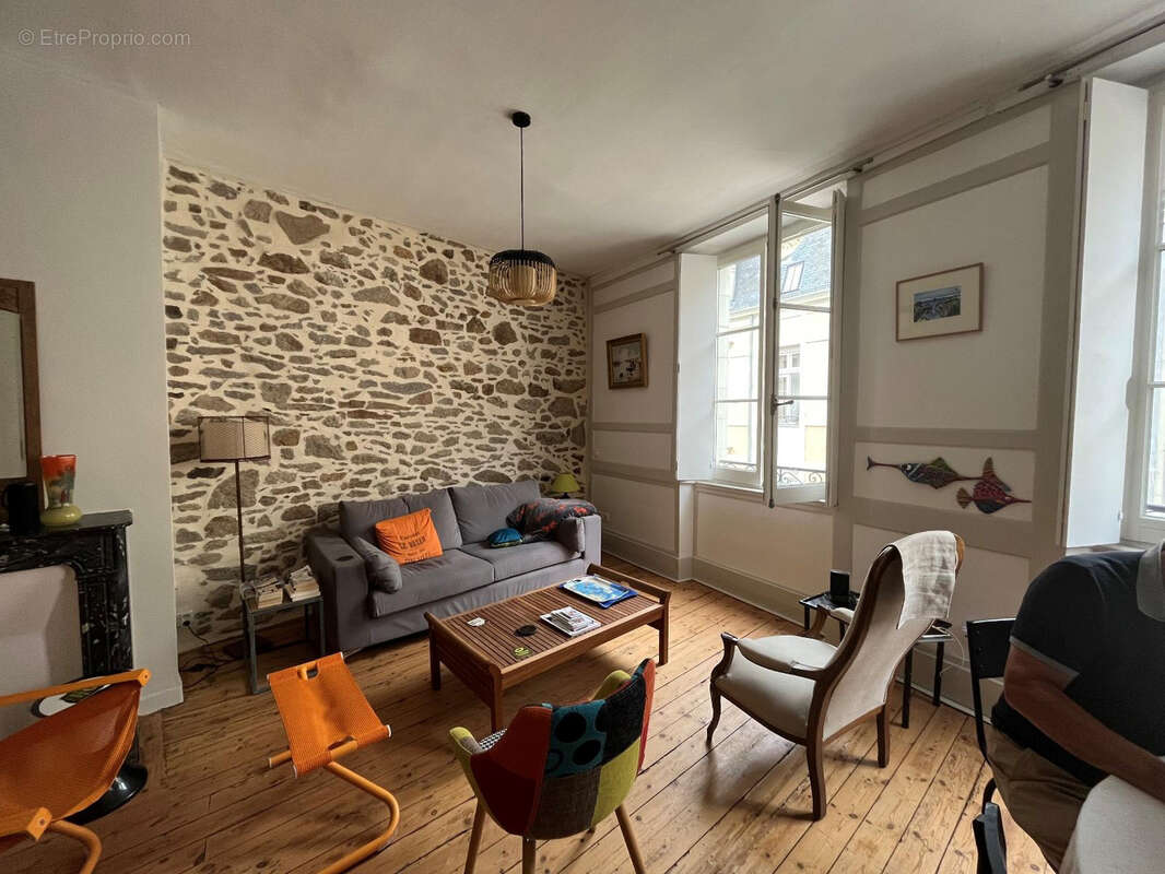 À vendre : Appartement rénové sur le port, au cœur de l'intra muros - photo 2