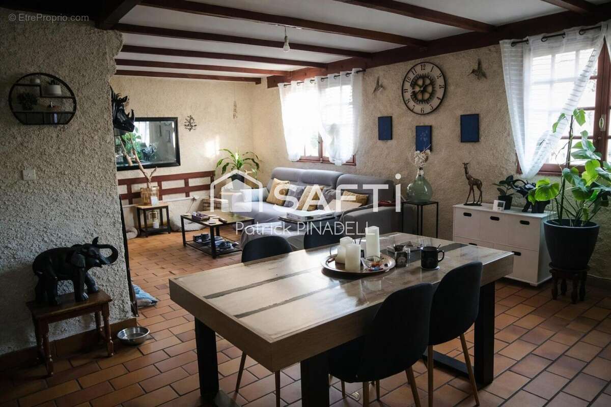 Photo 2 - Maison à LATOUR-DE-FRANCE