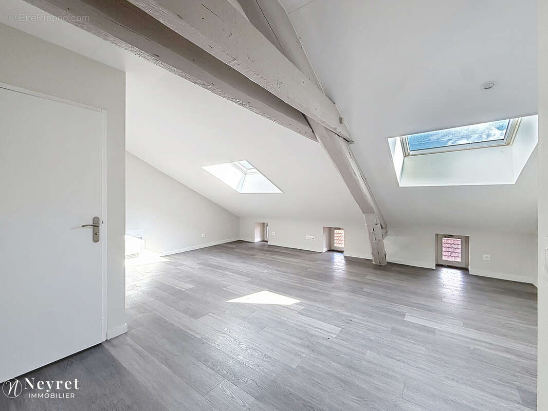 Appartement à SAINT-ETIENNE