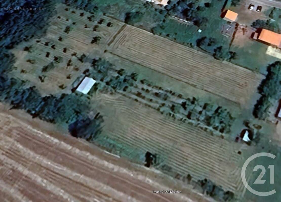 Terrain à TALMONT-SAINT-HILAIRE