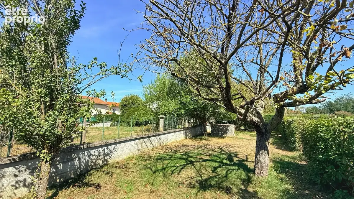 SARDIEU, Maison avec dépendances et terrain - photo 14