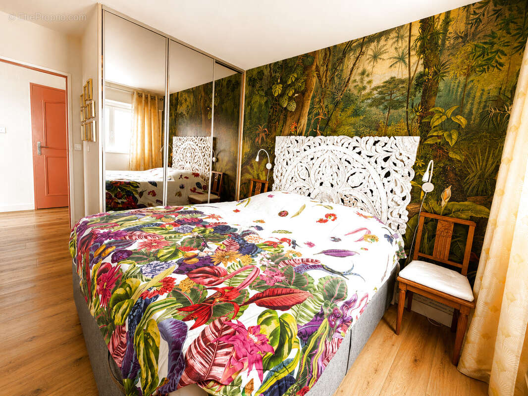 Appartement à COURBEVOIE