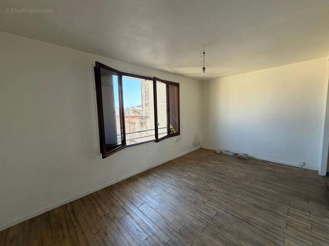 Appartement à MARSEILLE-1E