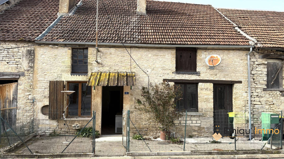 Maison à GRANCEY-SUR-OURCE