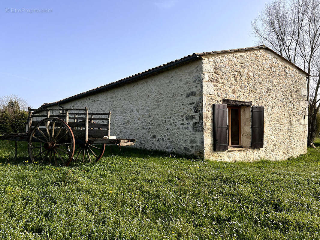Maison à MONTAZEAU
