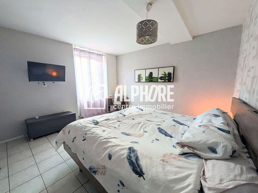 Maison à LA SALLE-DE-VIHIERS