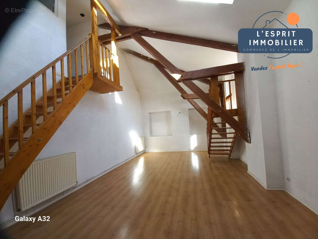 Appartement à COIN-LES-CUVRY