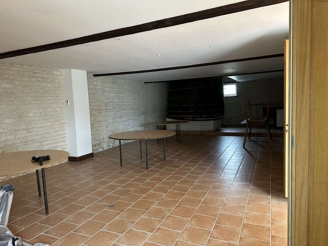 Propriété de caractère rénovée avec dépendances rénovées , Sigogne. - photo 36