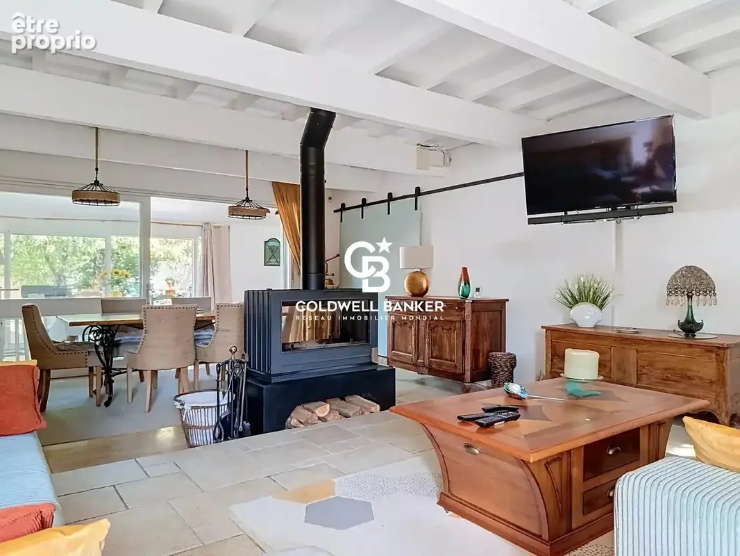 Une maison de caractère, un intérieur soigné et une véritable atmosphère - 10km de Saintes - photo 6
