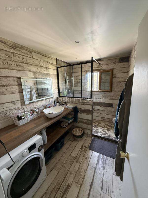 Propriété d'Exception - Quartier Résidentiel de PÉLISSANNE (DEPT13) - Villa Type 8 - 170 m2 - Terrain Arboré,Sécurisé - 1500M2 - - photo 14