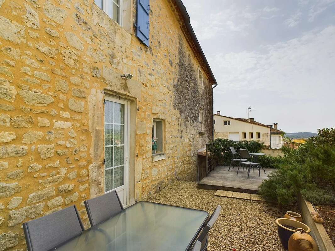 Maison à VILLEBOIS-LAVALETTE