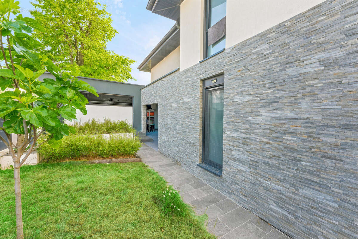 Maison à PREVESSIN-MOENS