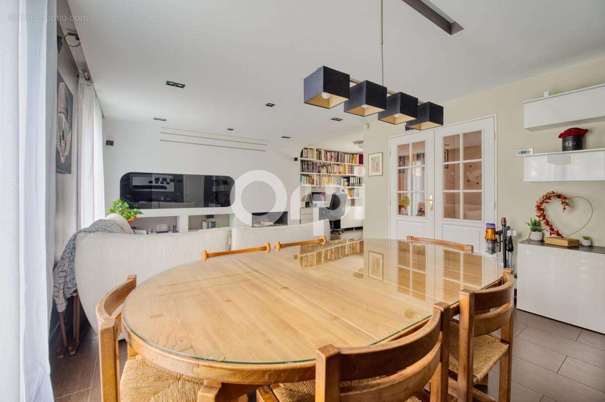 Maison à BUSSY-SAINT-GEORGES