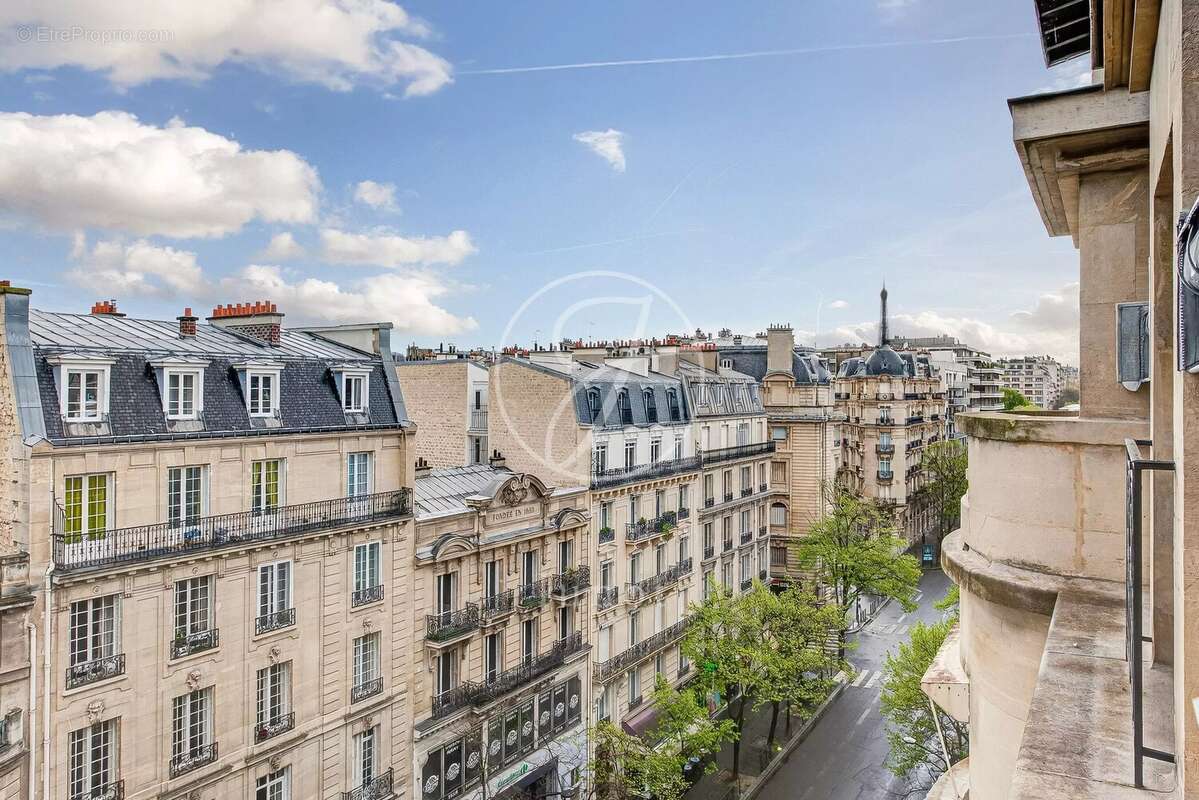 Appartement à PARIS-16E