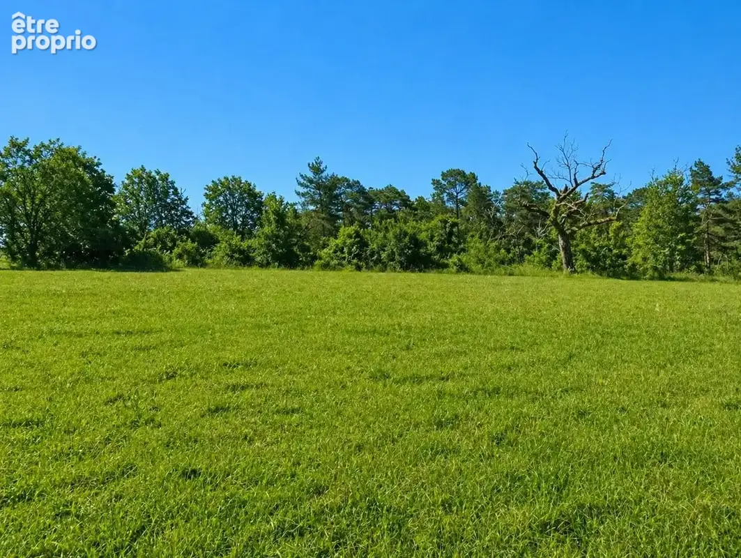 Terrain à NOTRE-DAME-DE-SANILHAC