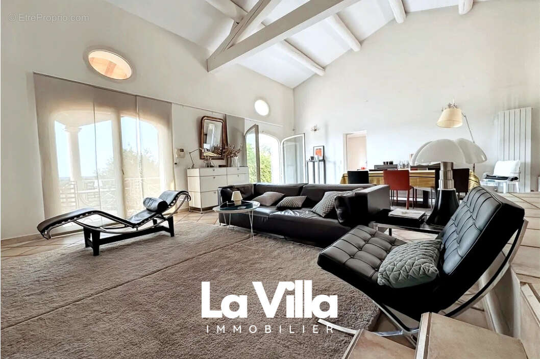 Maison à BELLEGARDE