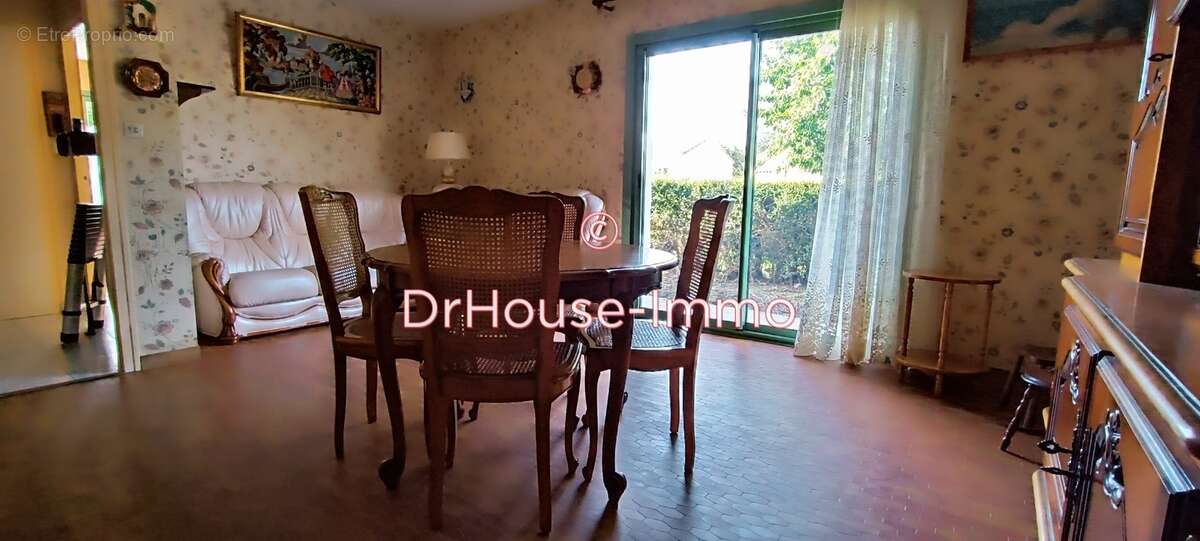 Maison à LA CHAIZE-LE-VICOMTE