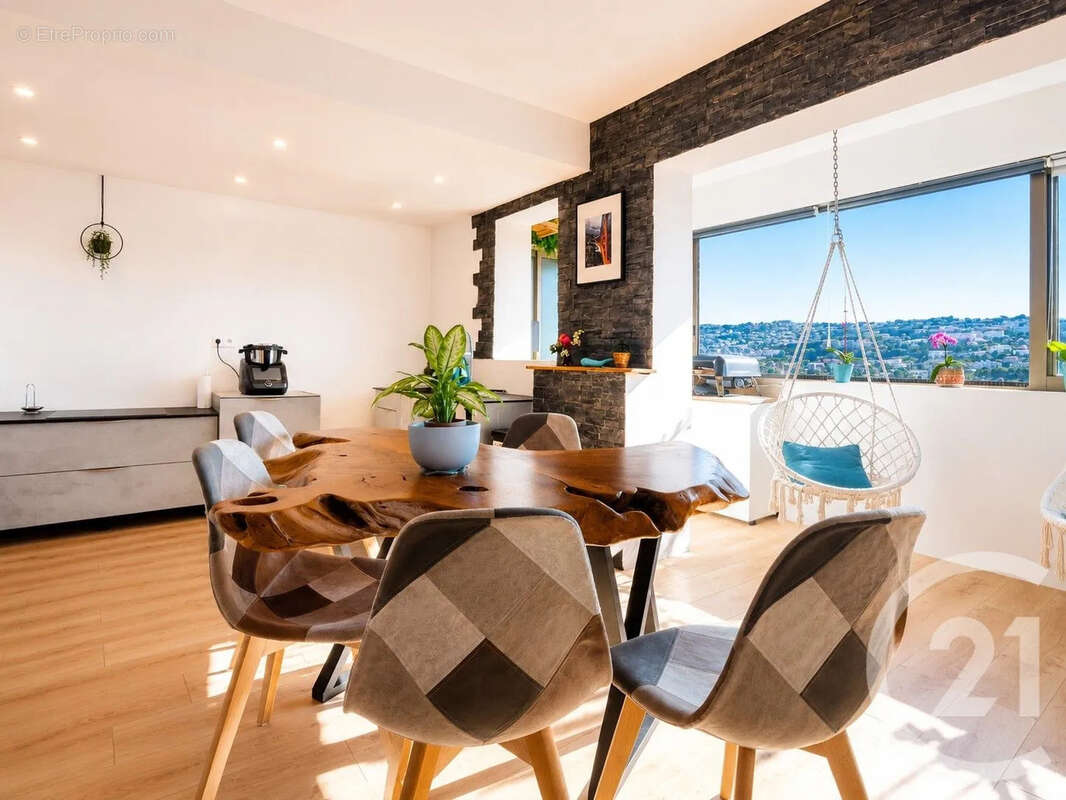 Appartement à SAINT-LAURENT-DU-VAR