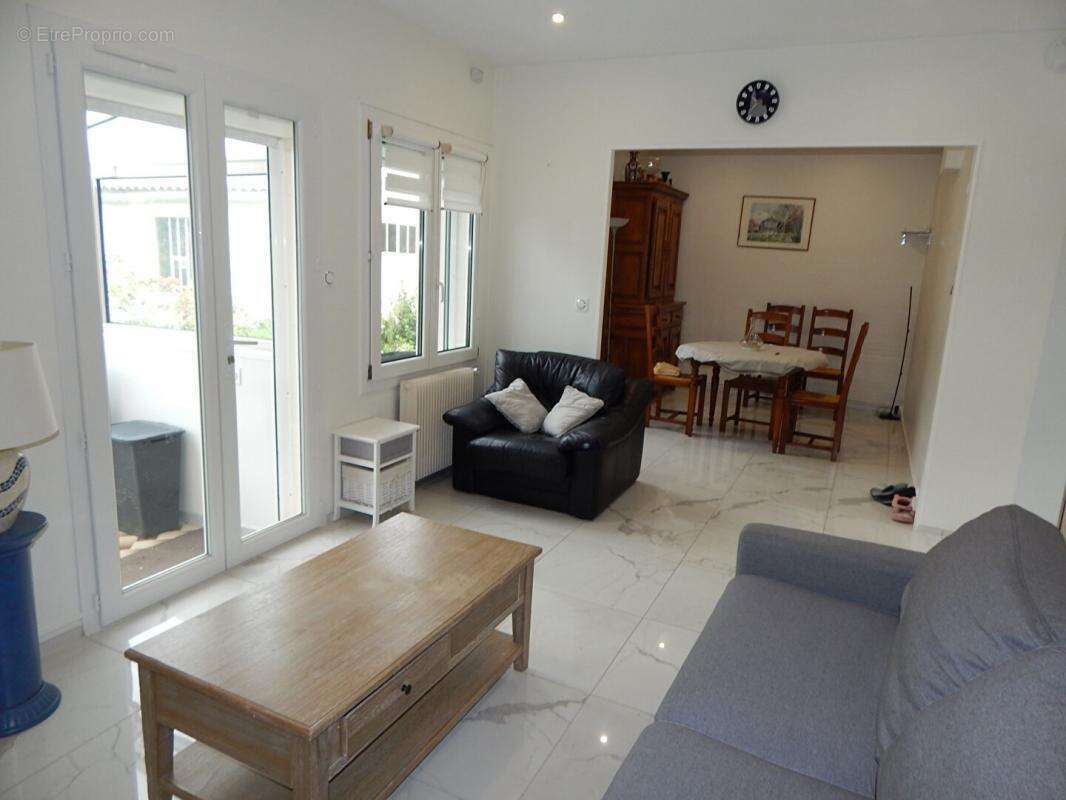 Maison à SAINT-JEAN-DE-LA-RUELLE