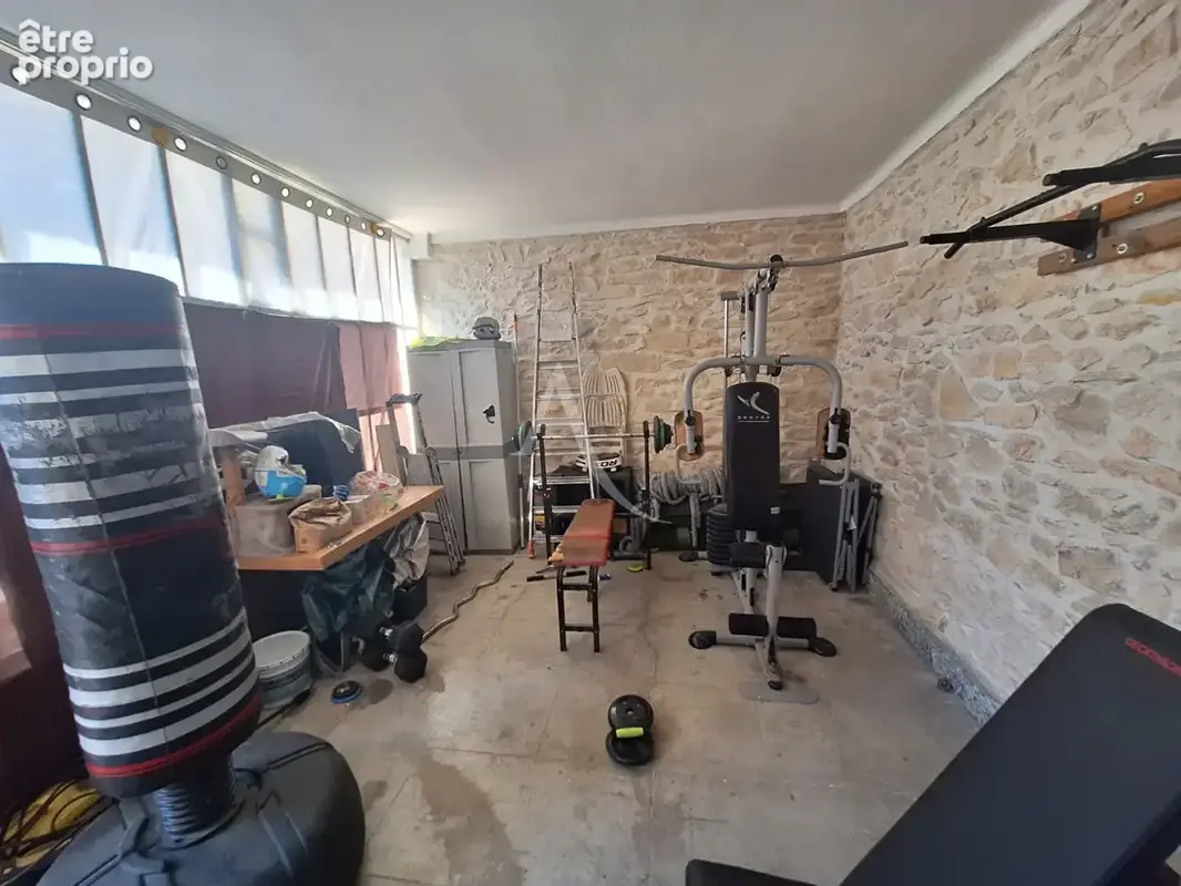 A VENDRE Maison Uchaud 8 pièce(s) 211 m2 - photo 10
