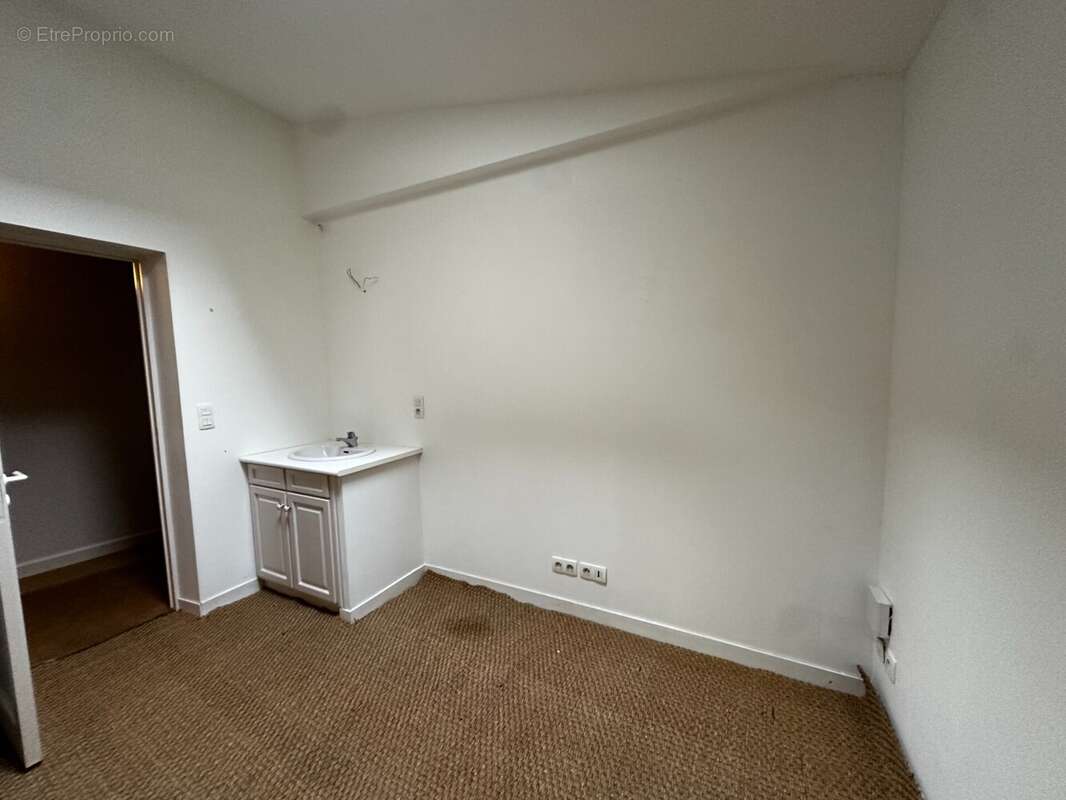 Commerce à MILLY-LA-FORET