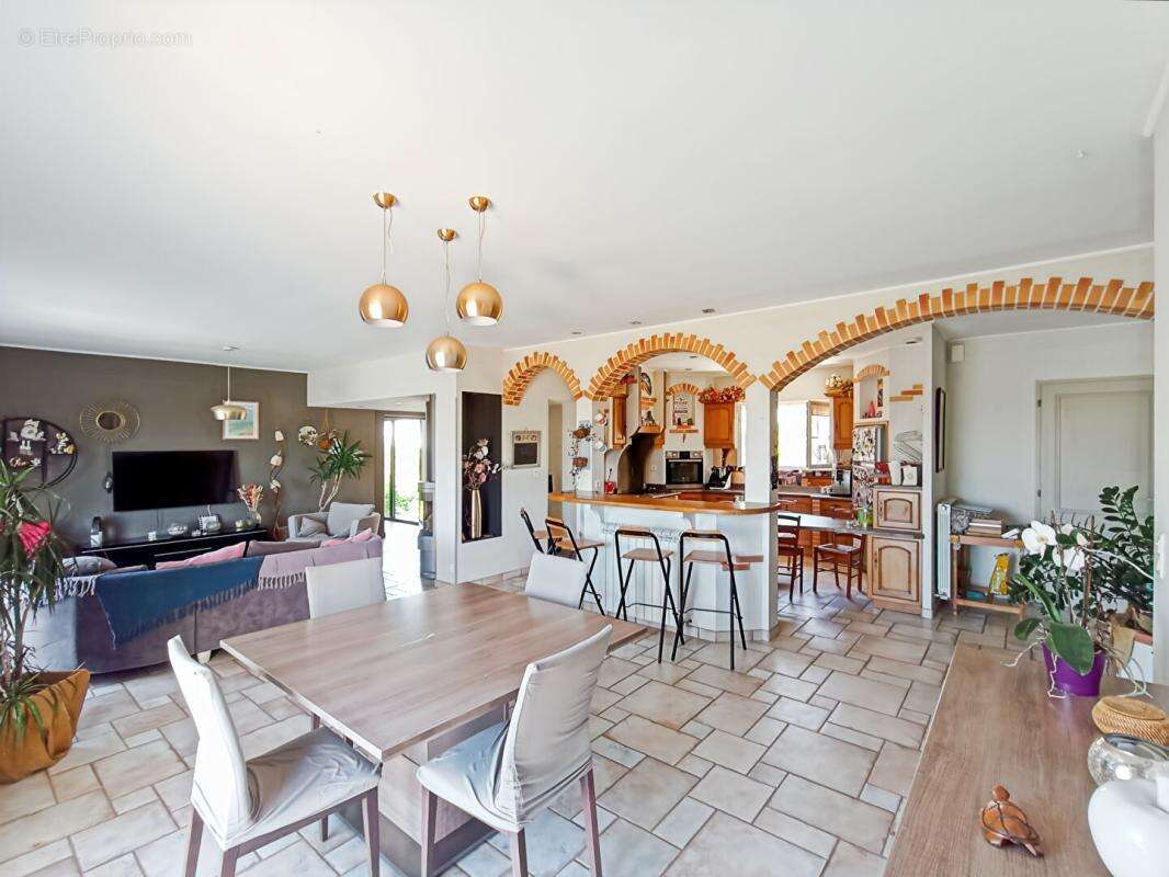 Maison à MIRANDOL-BOURGNOUNAC