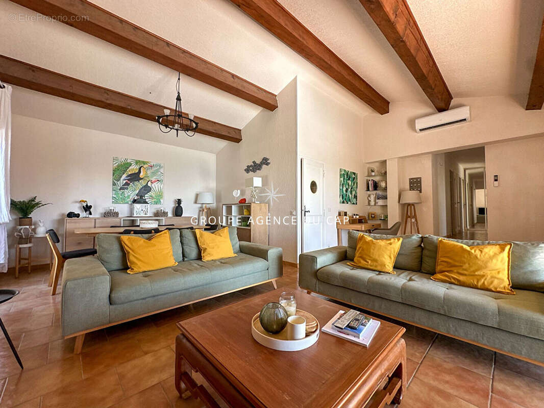 Maison à LES ISSAMBRES