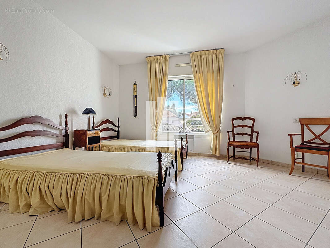 - Appartement type 5 Pièces  - Cœur de Boulouris - Résidence Prestigieuse - - photo 13