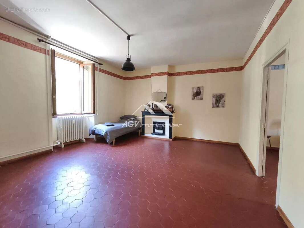 Appartement à ROBIAC-ROCHESSADOULE