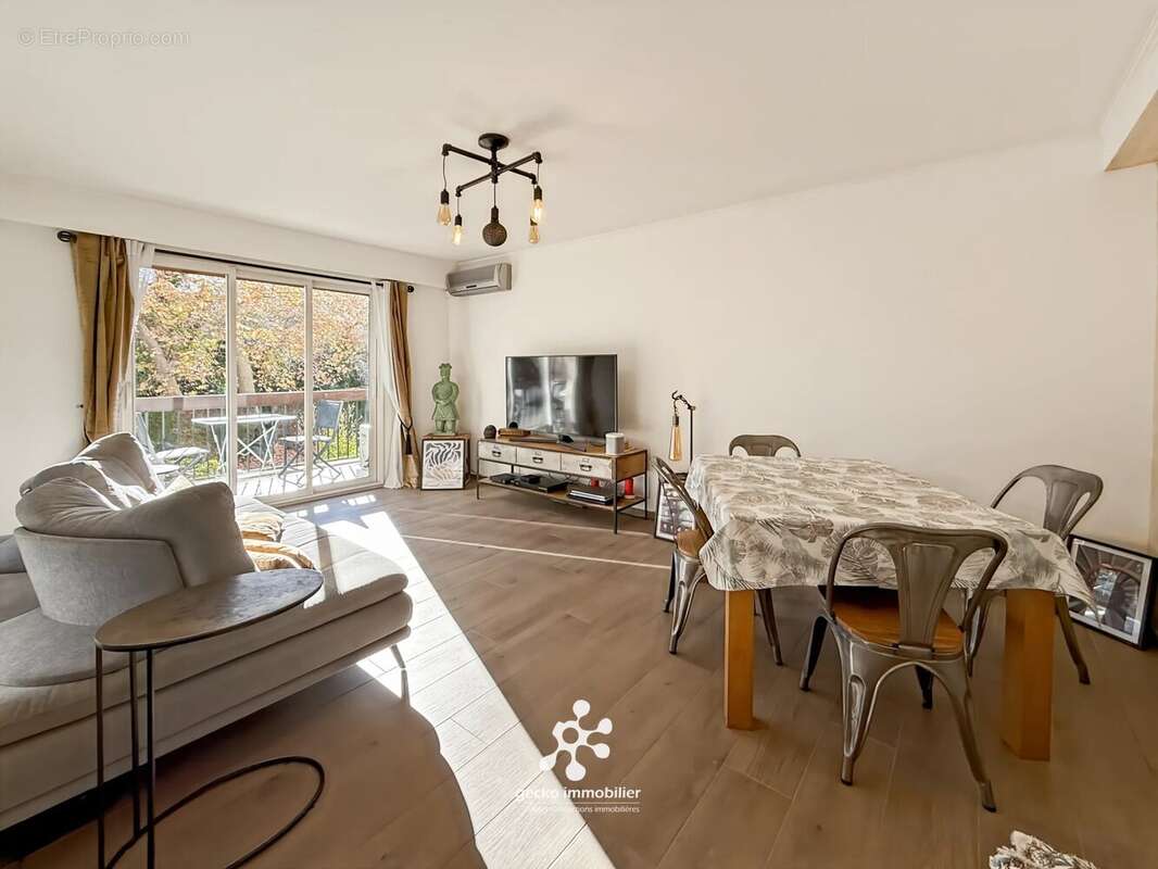 Appartement à VILLENEUVE-LOUBET