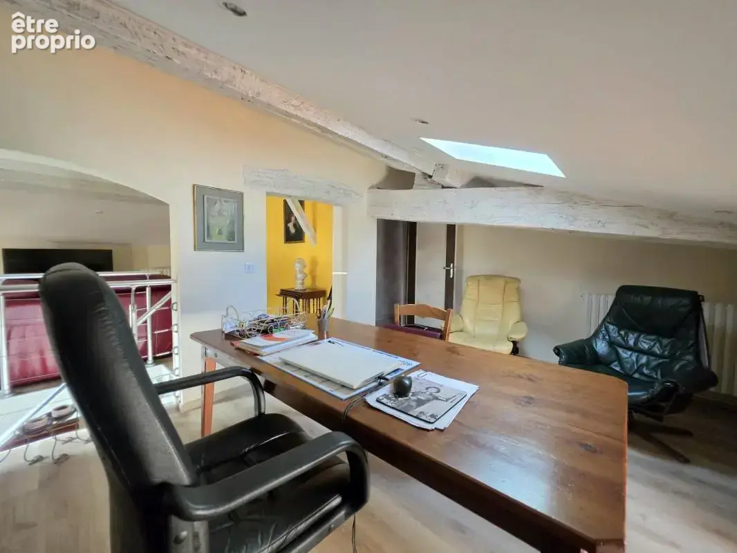 Maison en pierre de caractère à Lamothe-Landerron 214 m², piscine et fort potentiel professionnel - photo 12
