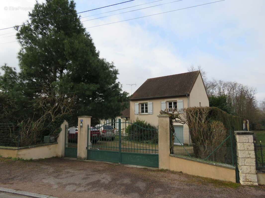 Maison à AMILLY