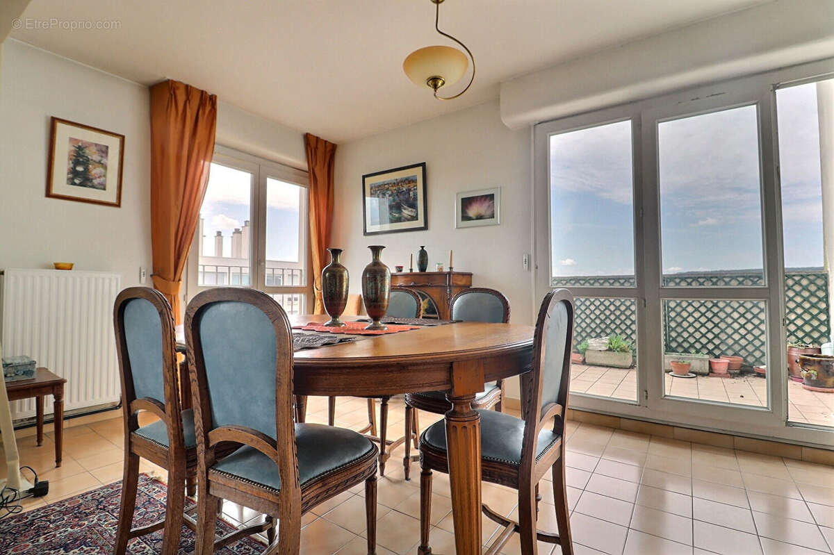 Appartement à LE PLESSIS-BOUCHARD