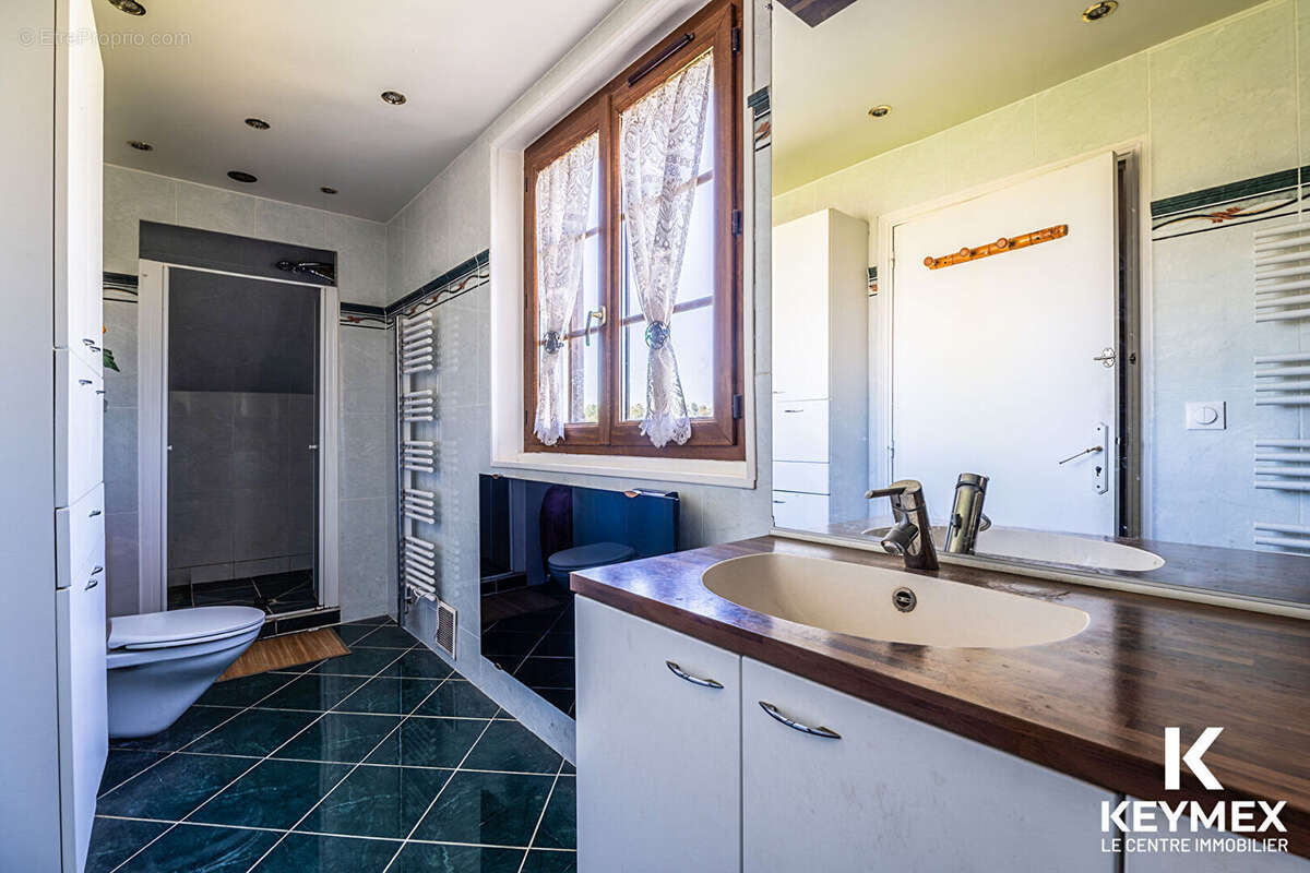 Maison familiale -140m² - 5 chambres - Sous-sol total - terrain piscinable - photo 7