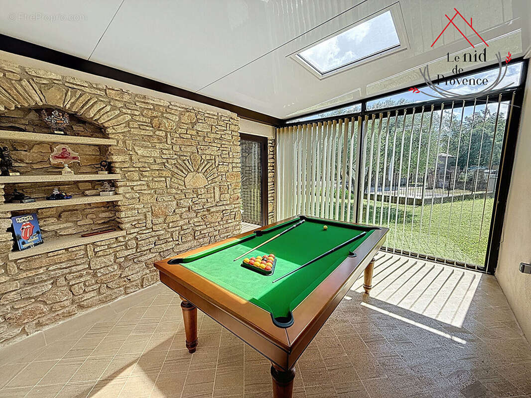 Maison à LA ROQUE-SUR-PERNES