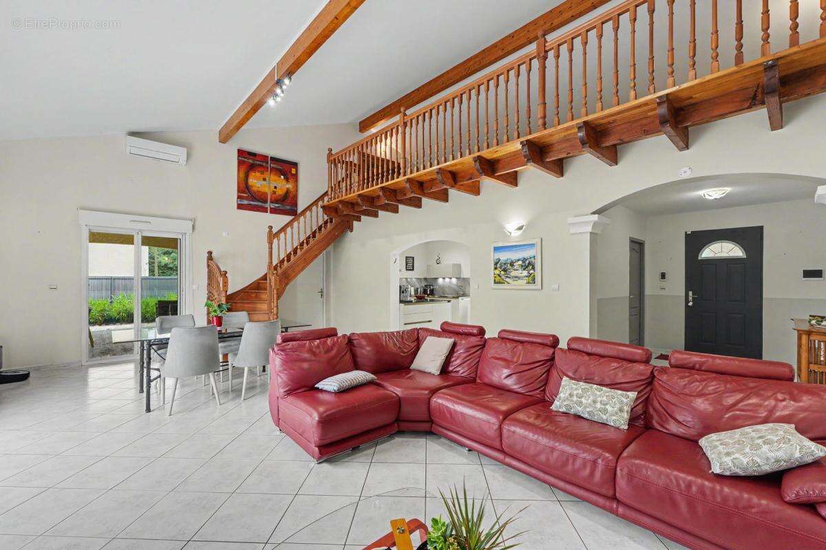 Maison 245 m² à Roques  - photo 3